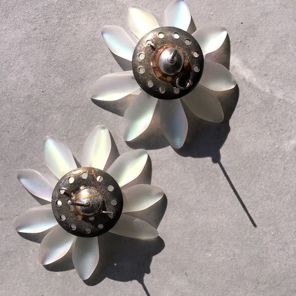 Susan Goodwin Daisy Earrings - Picture 3 of 5